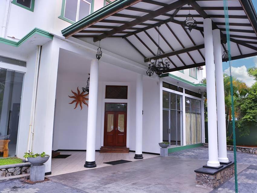 Water Lily Hotel - carbon neutral hotel in Beruwala