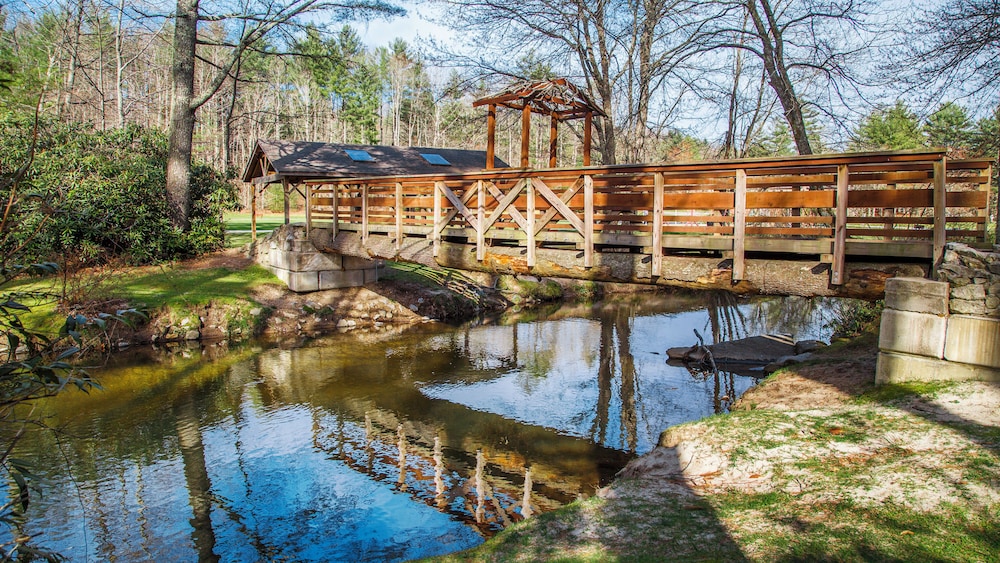 Fairway Forest - last minute hotel in Asheville