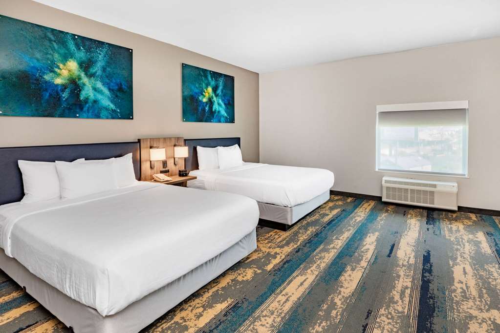 La Quinta Inn & Suites by Wyndham Galveston North at I 45 - photo 28