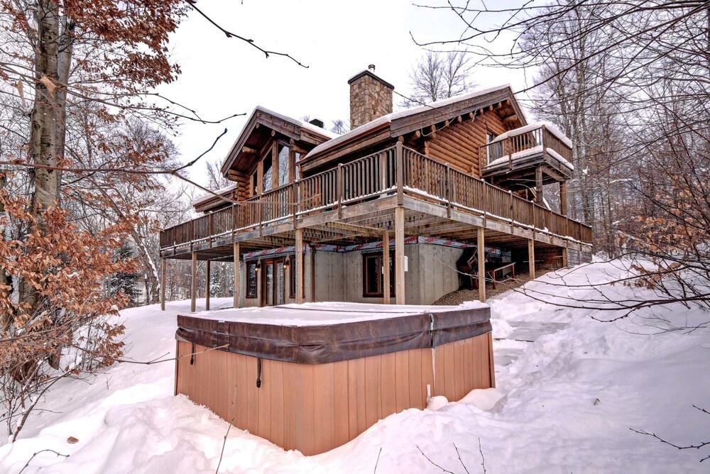 Chalet Sioux — 4-Star Luxury Hotel in Labelle, Canada