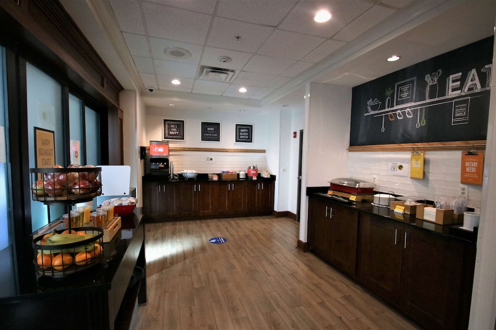 Hampton Inn & Suites Jacksonville Beach Blvd Mayo Clinic - photo 35