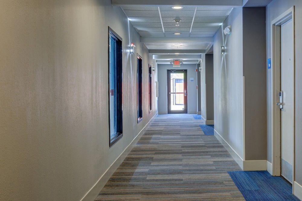Holiday Inn Express & Suites Shelbyville Indianapolis by IHG - photo 52
