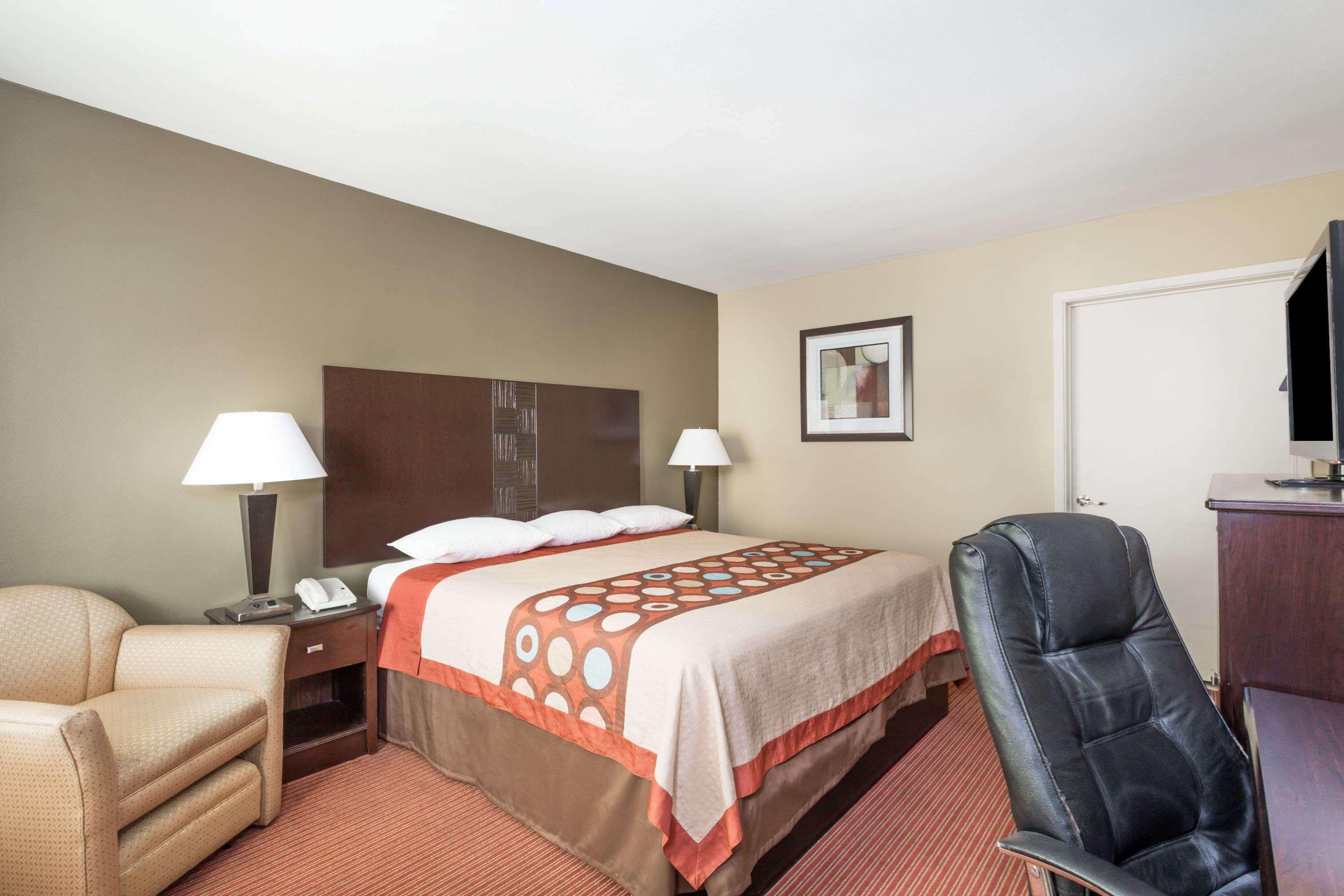 Super 8 by Wyndham Phoenix Downtown - photo 8