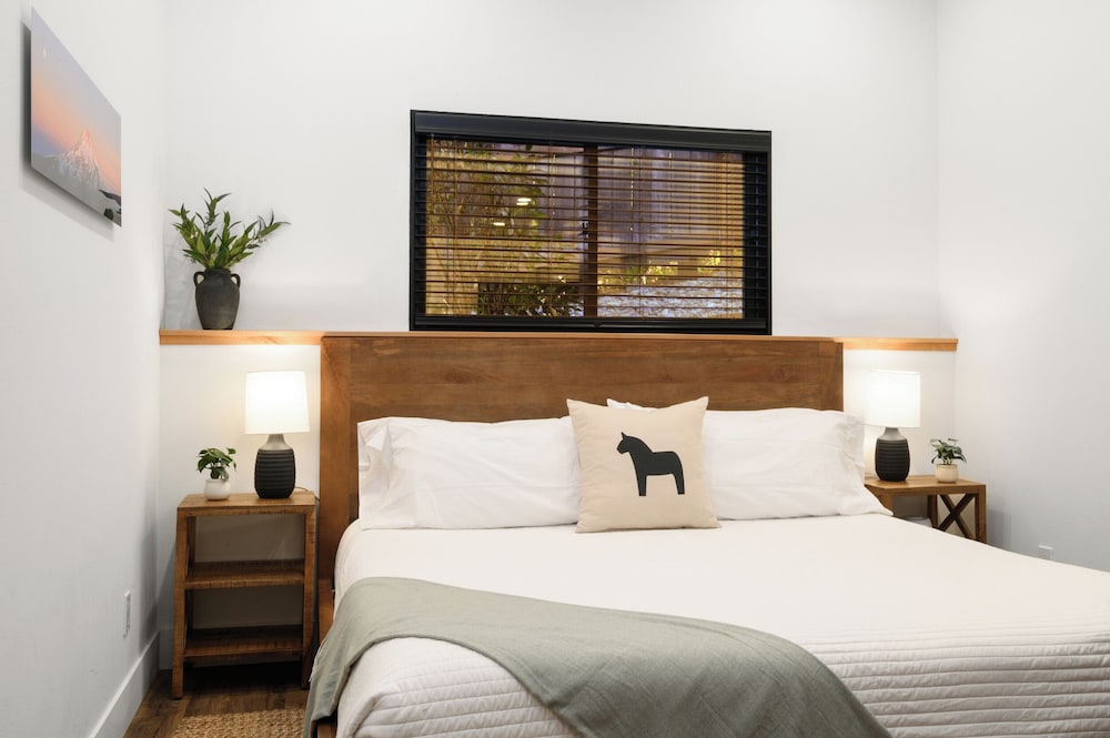 Horsefeathers Hotel - photo 6
