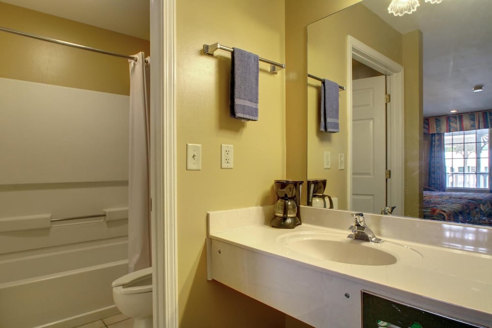 Key West Inn Childersburg - photo 26