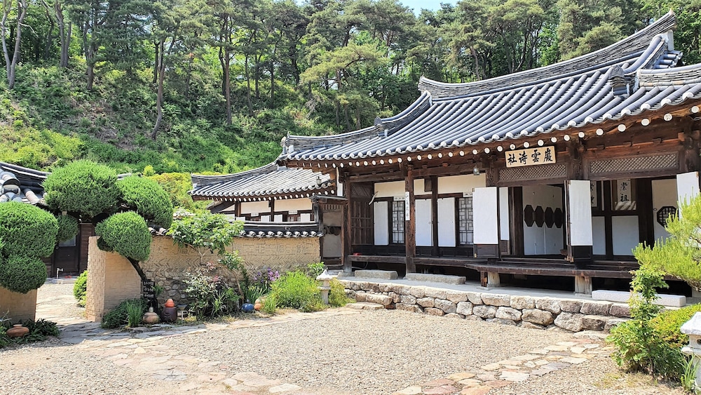Tohyang Gotaek in Eisen, South Korea
