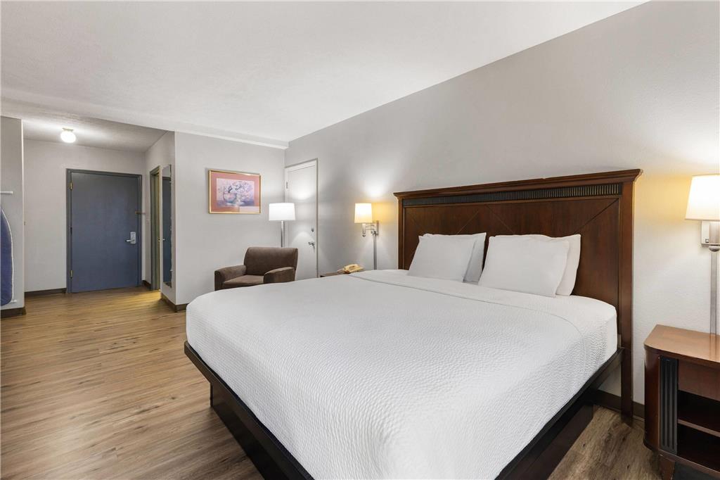 Days Inn by Wyndham Madisonville - photo 28