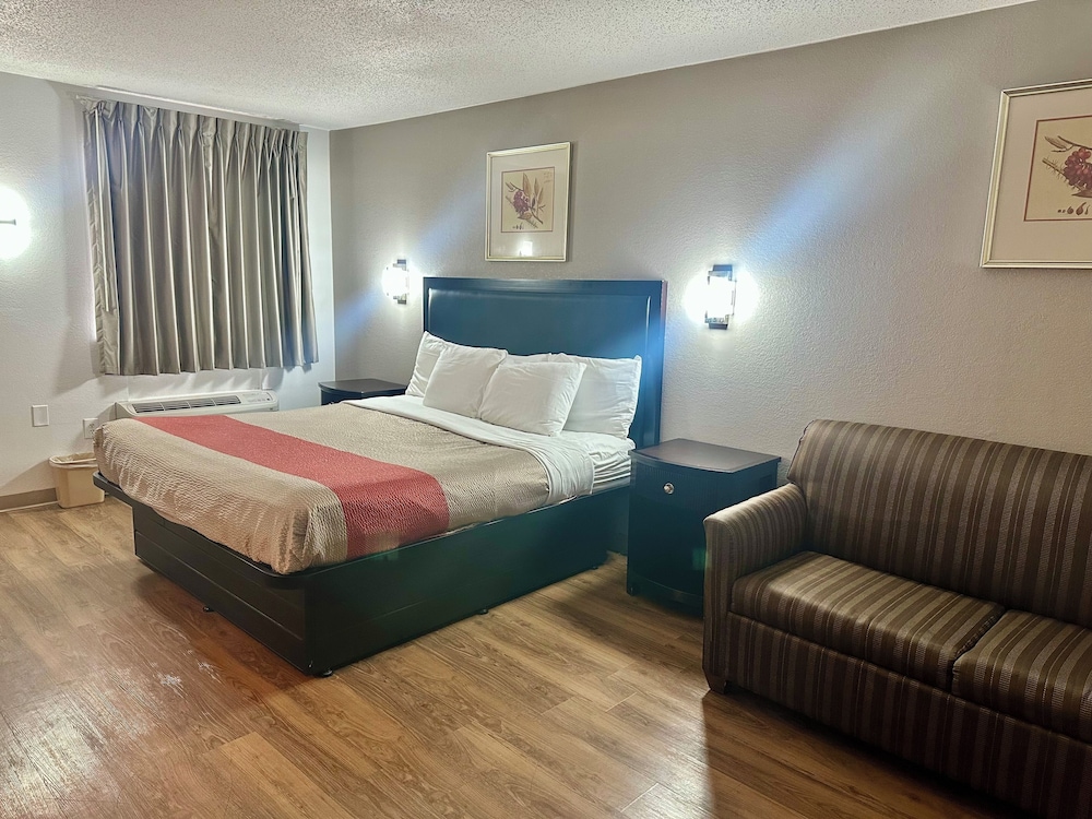 Red Carpet Inn Norwalk - photo 6