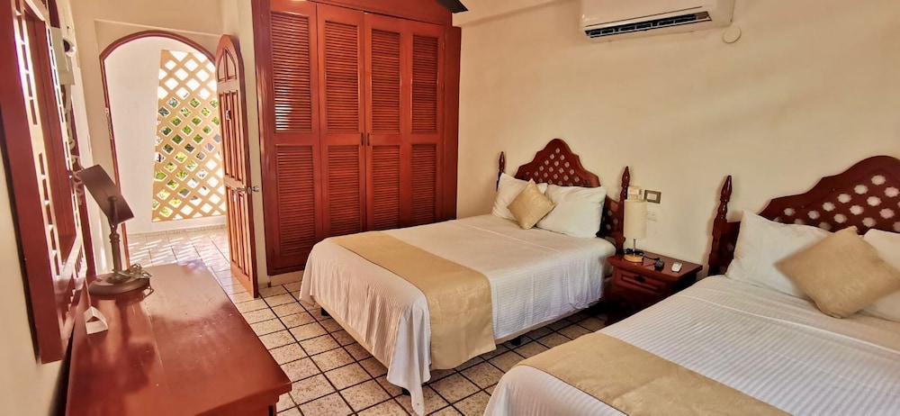 Hotel & Restaurant Bucaneros Isla Mujeres