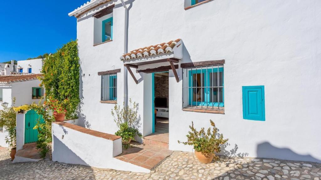 Casa La Higuera Competa by Ruralidays — 4-Star Luxury Hotel in Frigiliana, Spain