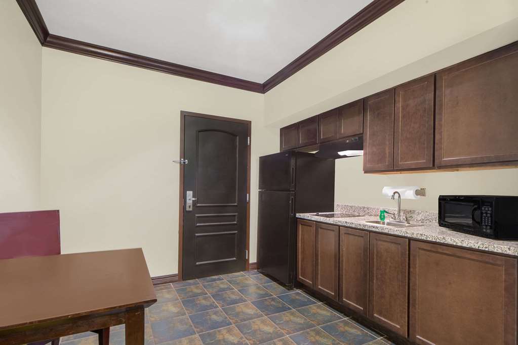 Hawthorn Suites by Wyndham Lubbock - photo 27