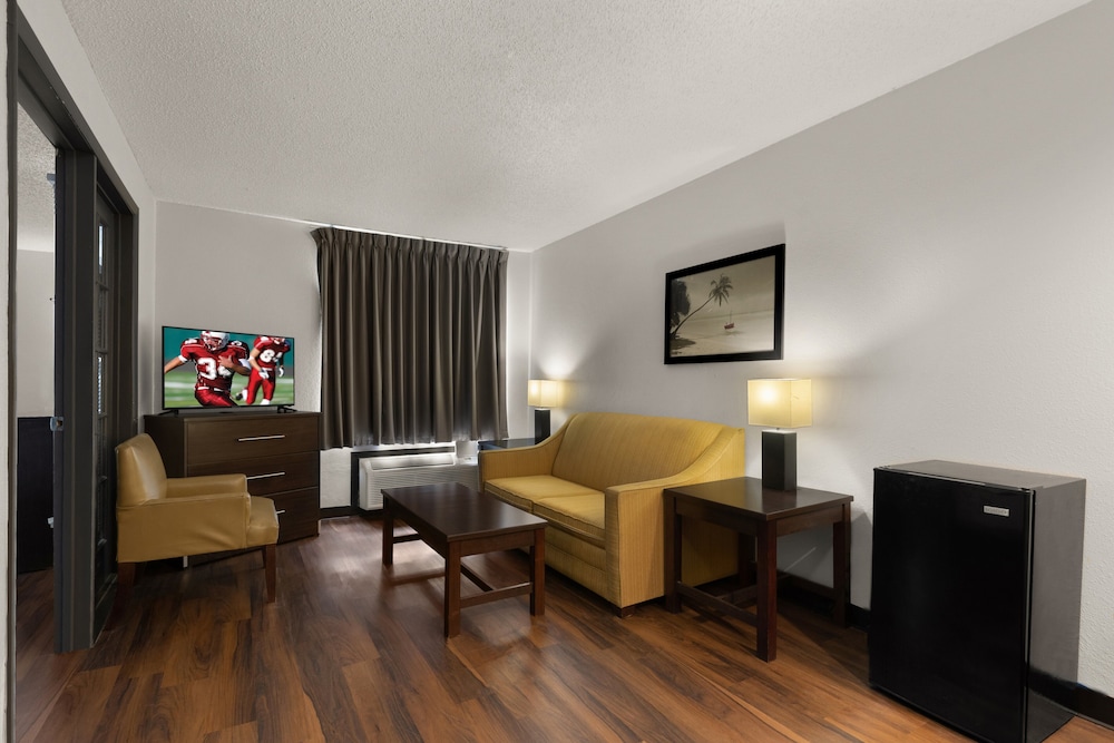 Red Roof Inn & Suites Savannah Airport - photo 10
