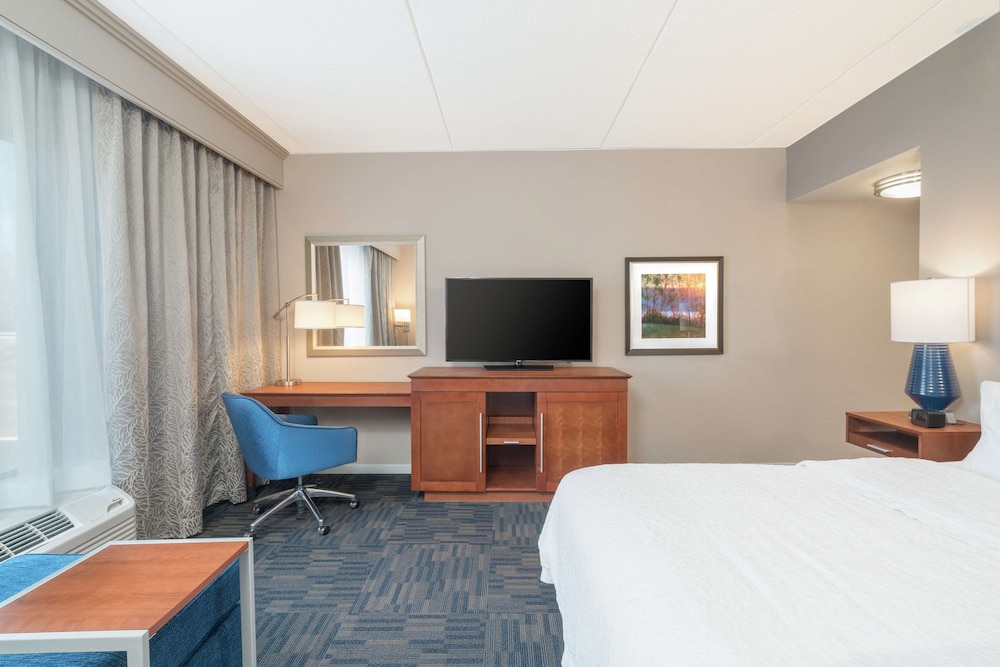 Hampton Inn & Suites Newburgh Stewart Airport - photo 18