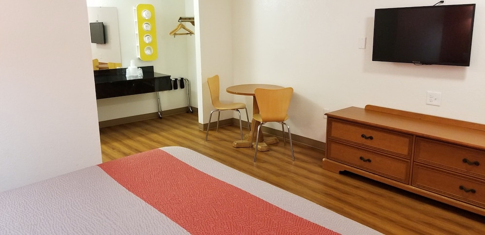 FairBridge Inn Express North Lima - photo 6