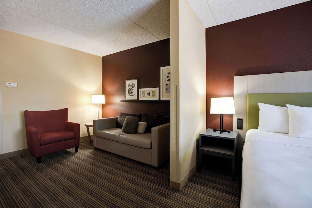 Comfort Inn & Suites St. Paul Northeast - photo 21