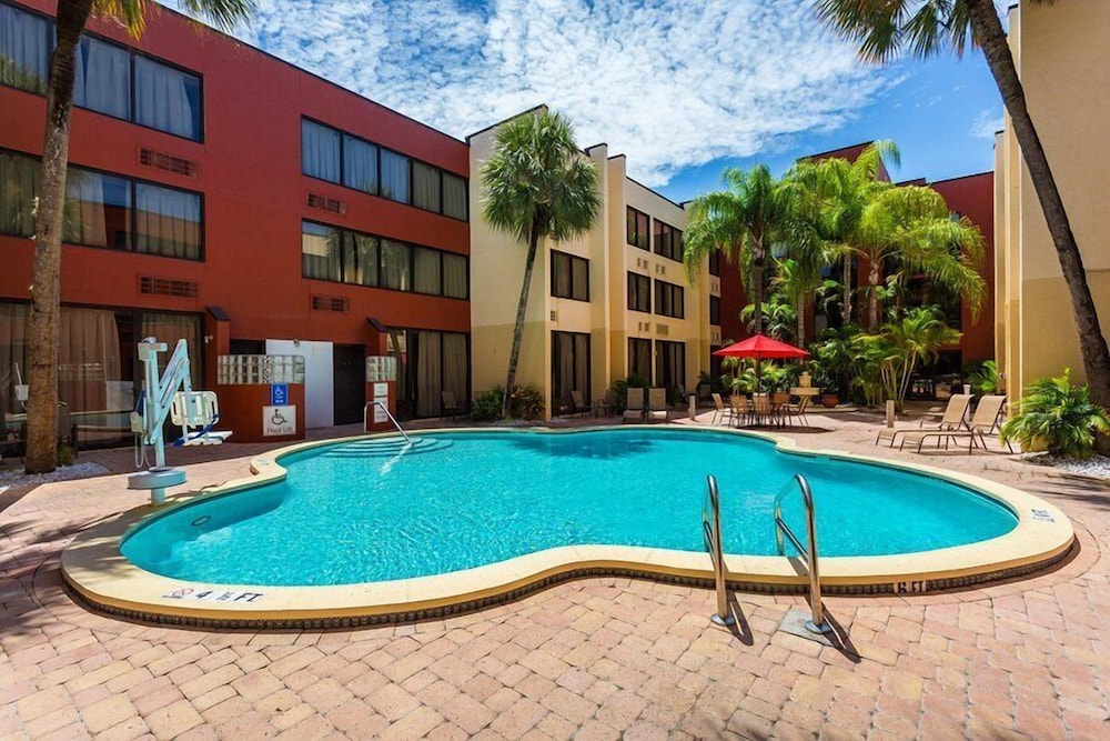Tropical Palms Hotel - featured photo