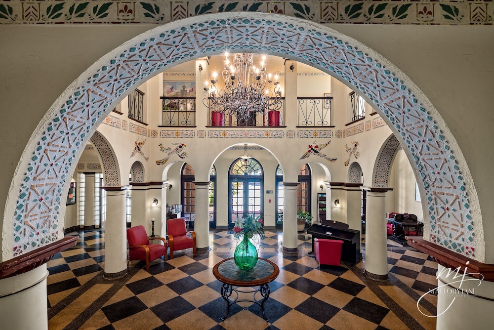 Hotel Seville - photo 4