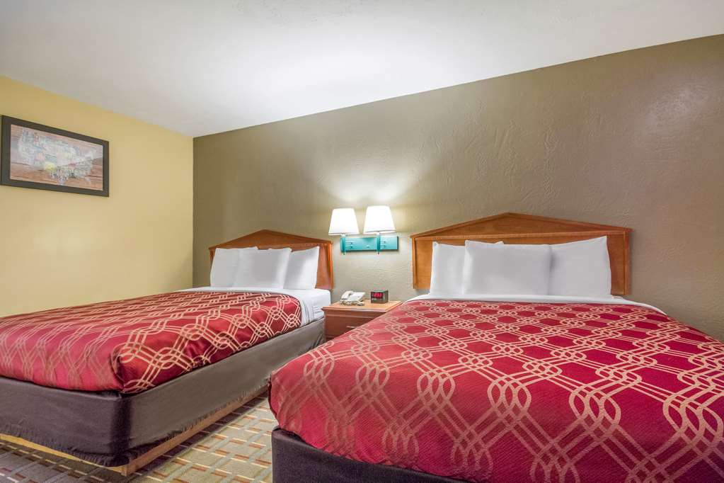 Econo Lodge Lansing Leavenworth - photo 19