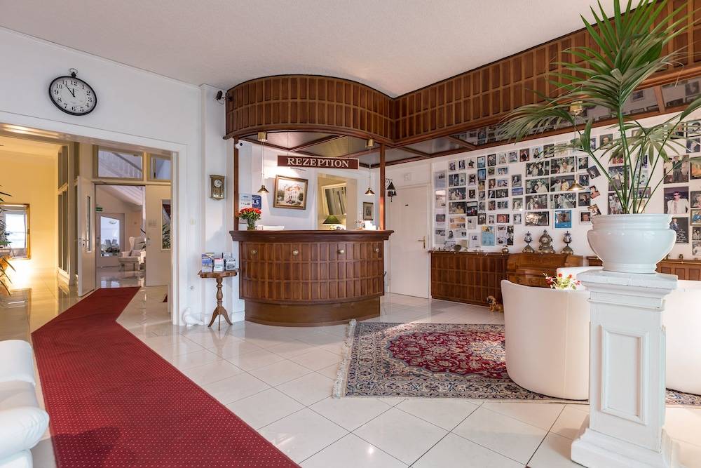 Check-in/check-out kiosk