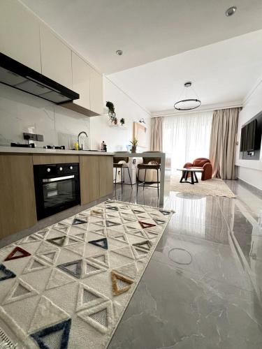 Modern 1 Bedroom Apartment with heated pool