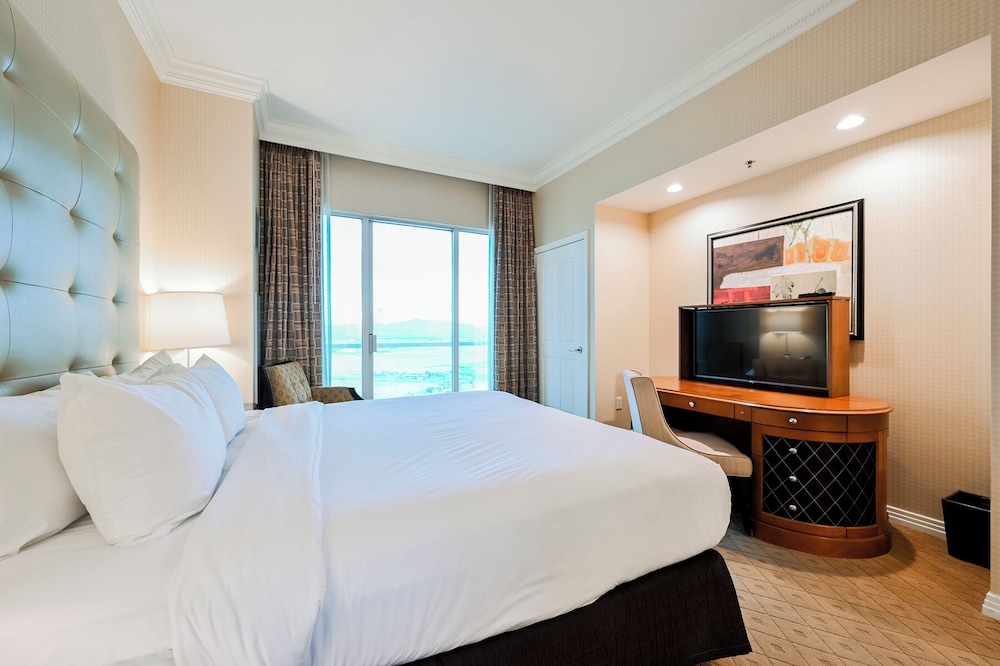 StripViewSuites at Signature - photo 42