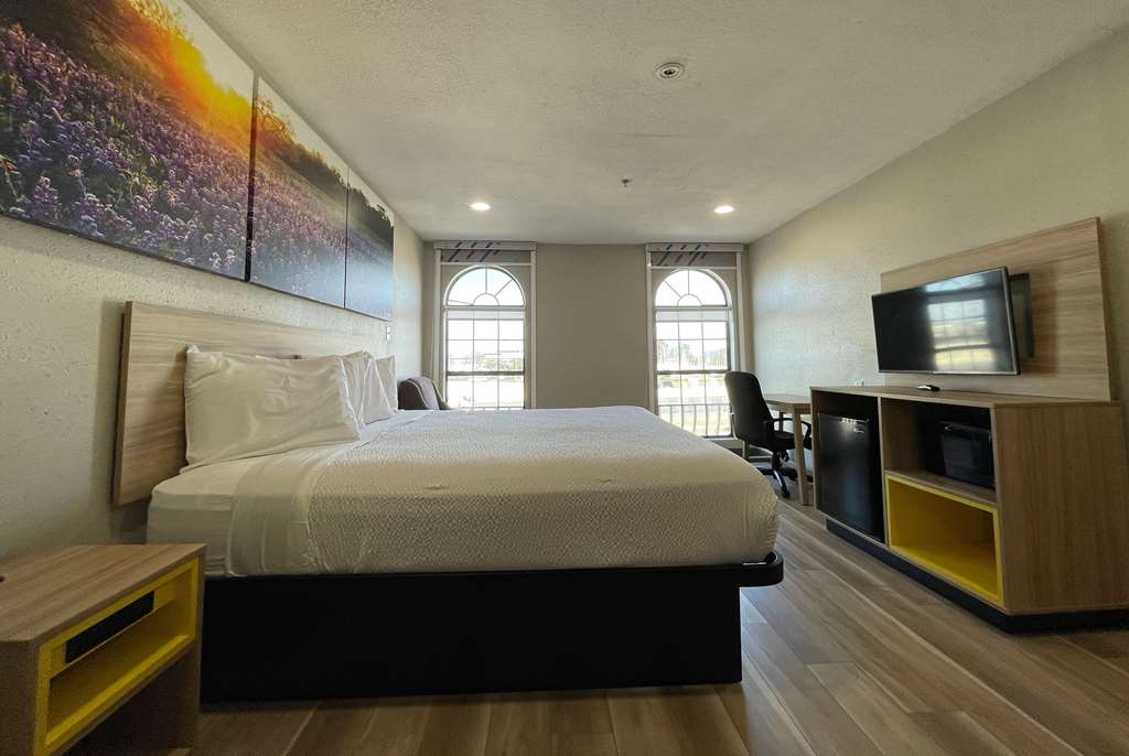 Days Inn by Wyndham Near Seaworld San Antonio - photo 9
