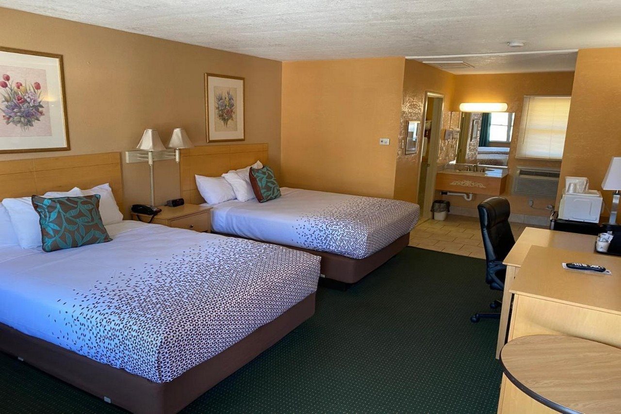 Quiet Corner Inn - photo 8