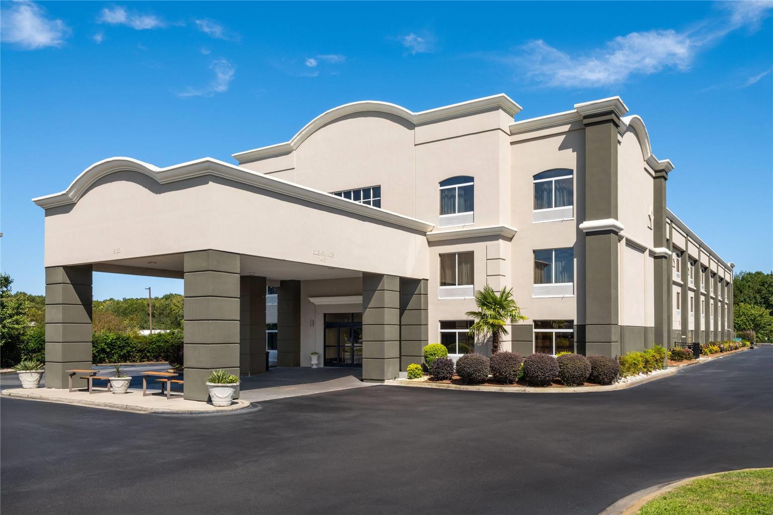 La Quinta Inn & Suites by Wyndham Florence - photo 33