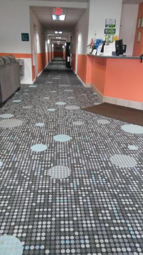 President Inn & Suites - photo 14