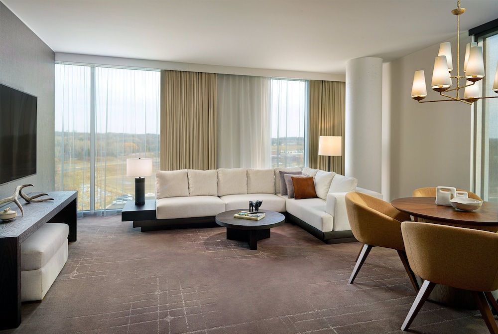 Omni Viking Lakes Hotel - photo 11