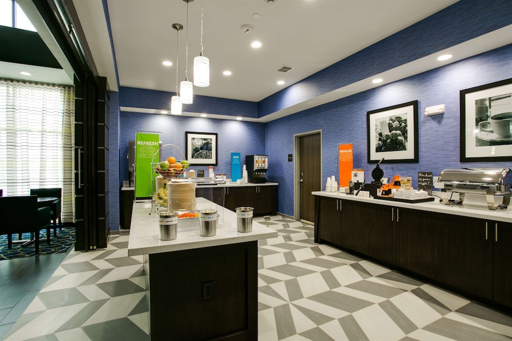 Hampton Inn & Suites Dallas Ft. Worth Airport South - photo 44