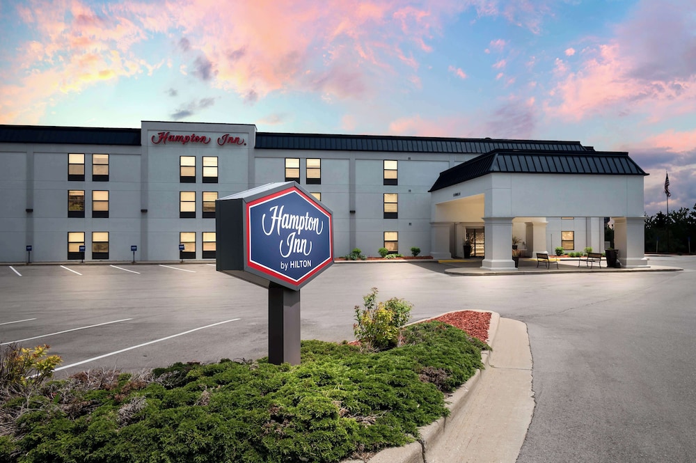 Hampton Inn Grand Rapids North - photo 32
