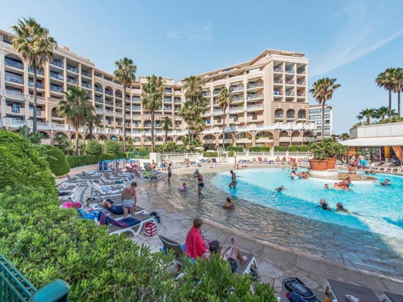 #Cannes Boccacabana Beach Seafront in Resid Pierre&Vacances Classe 3 Stars — 4-Star Luxury Hotel in Cannes, France