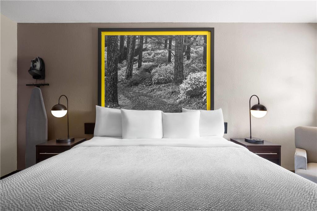 Super 8 by Wyndham Helen - photo 13