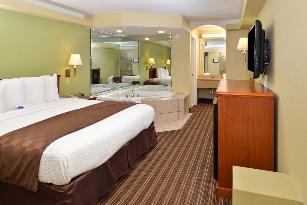 Americas Best Value Inn & Suites University Ave - photo 5