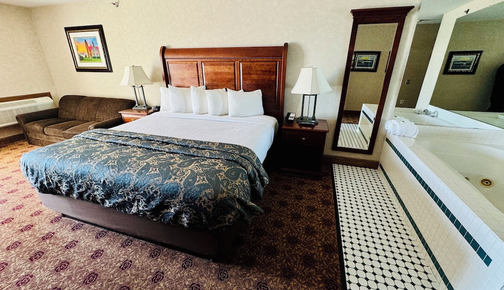 Hamilton Inn Select Beachfront Mackinaw City - photo 13