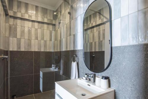 Venice House Stylish Stay with Balcony