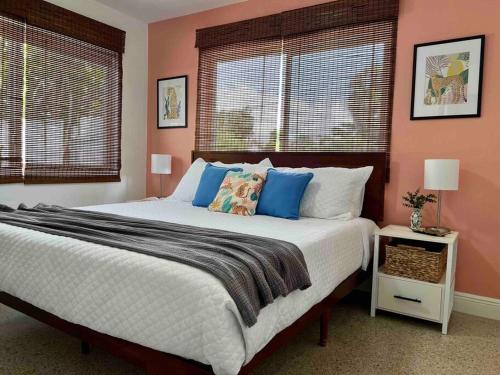 New Tropical Hideaway near Beach Tons of Parking — 4-Star Luxury Hotel in Boynton Beach, United States