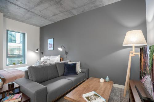 Comfy Kendall Sq Studio w Gym nr MIT BOS 35 — 4-Star Luxury Hotel in Cambridge, United States