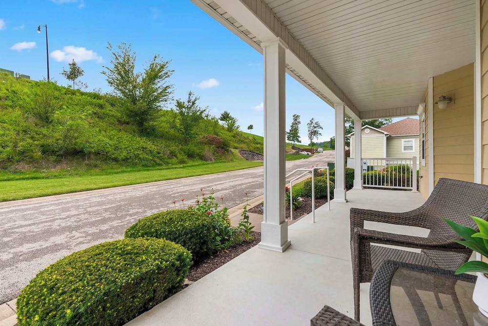 Villa at the Hills A Grand Branson Vacation 4 BDR Golf Resort Villa - photo 20