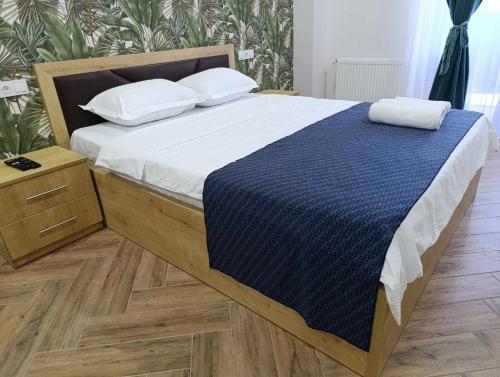 Deluxe Rooms and Apartments Near Metro