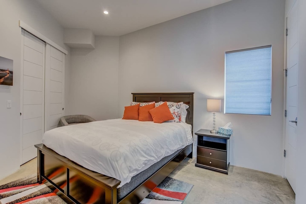 3BR Modern Marveldowntown Customprivate Balcony - photo 11