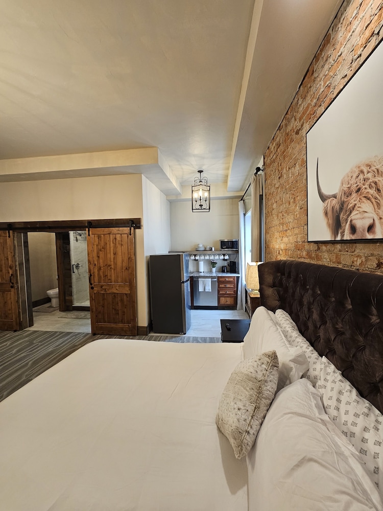 Eaglescape Suites and Event Center - photo 15