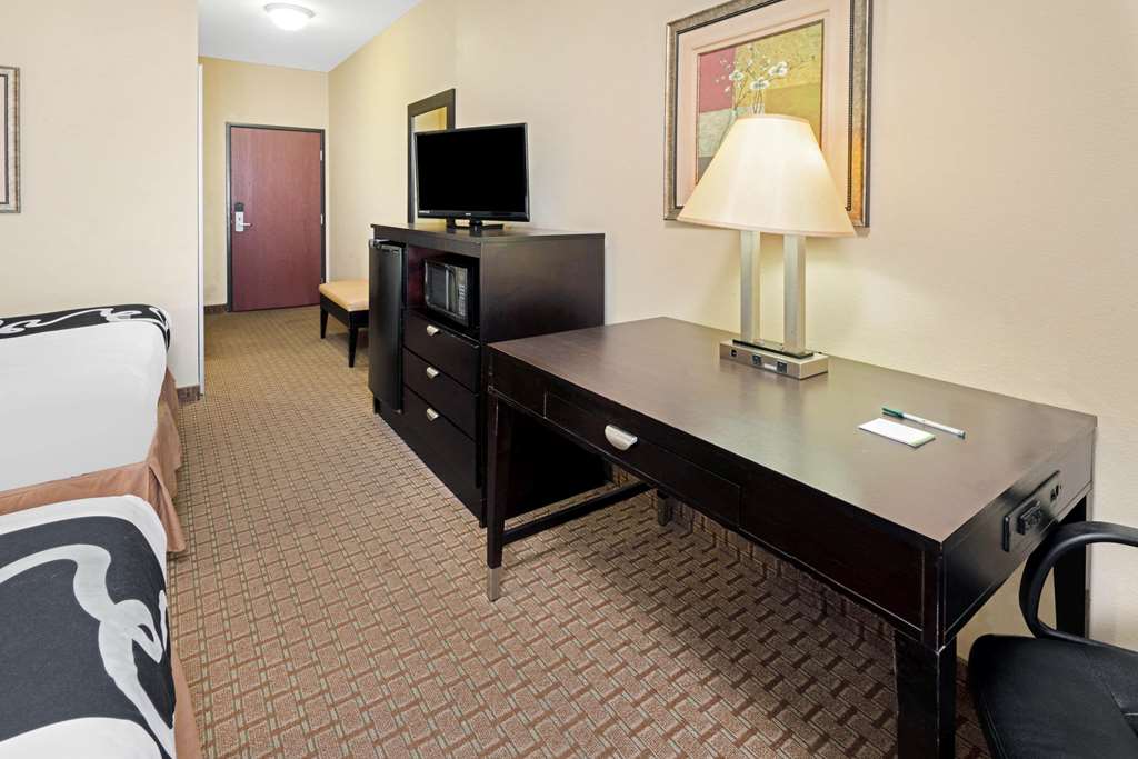 La Quinta Inn & Suites by Wyndham Morgan City - photo 14