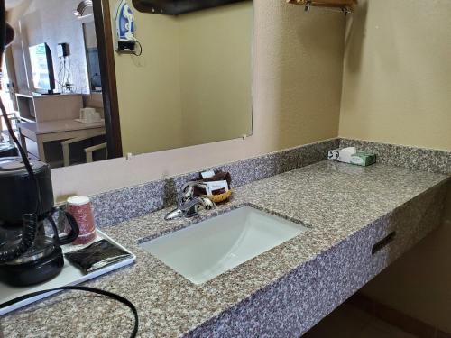 Lodge Usa Motel - photo 17