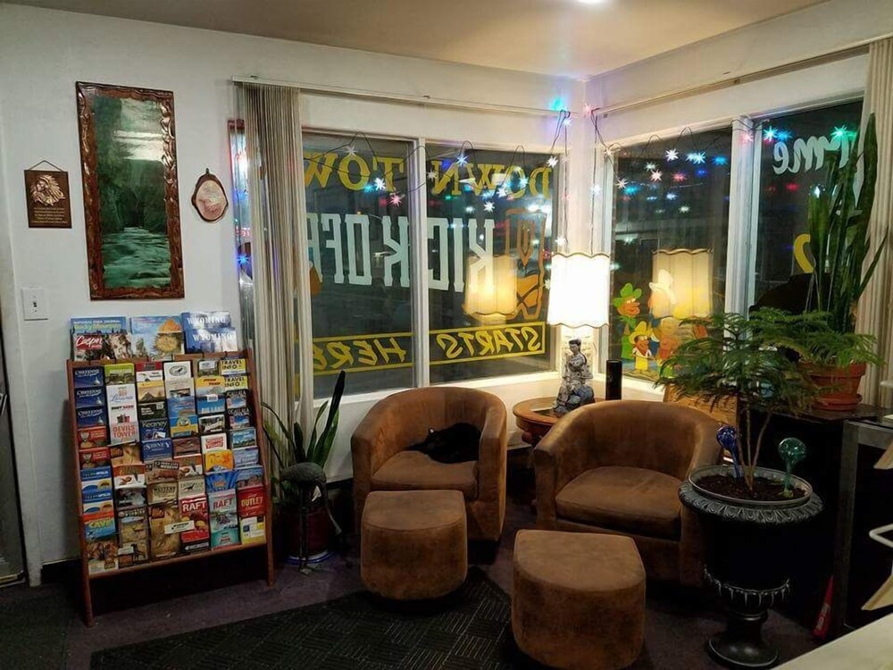 Downtown Xenion Motel - photo 2