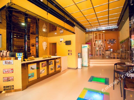 Jinzuan Business Hotel in Jiading, People's Republic of China