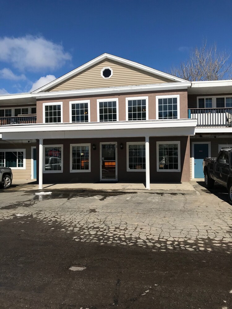 Admiral's Ocean Inn - photo 24