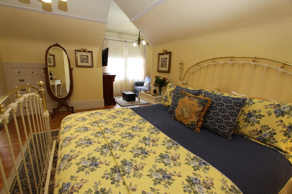 Kelley & Young Wine Garden Inn - photo 15