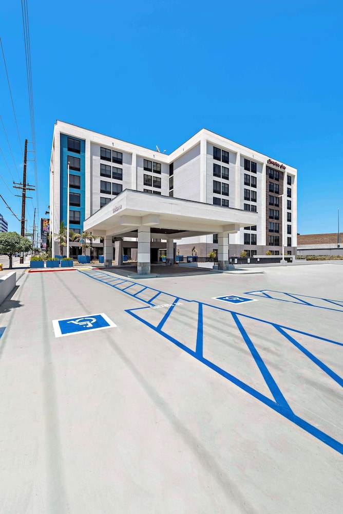 Hampton Inn by Hilton Los Angeles Airport - photo 37